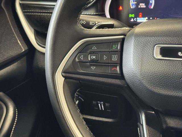 Certified 2023 Jeep Grand Cherokee Laredo image 25