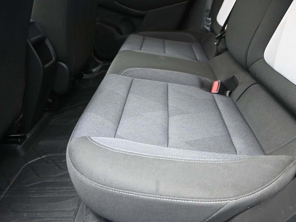 Used 2025 Chevrolet Trax RS w/ Sunroof Package image 16