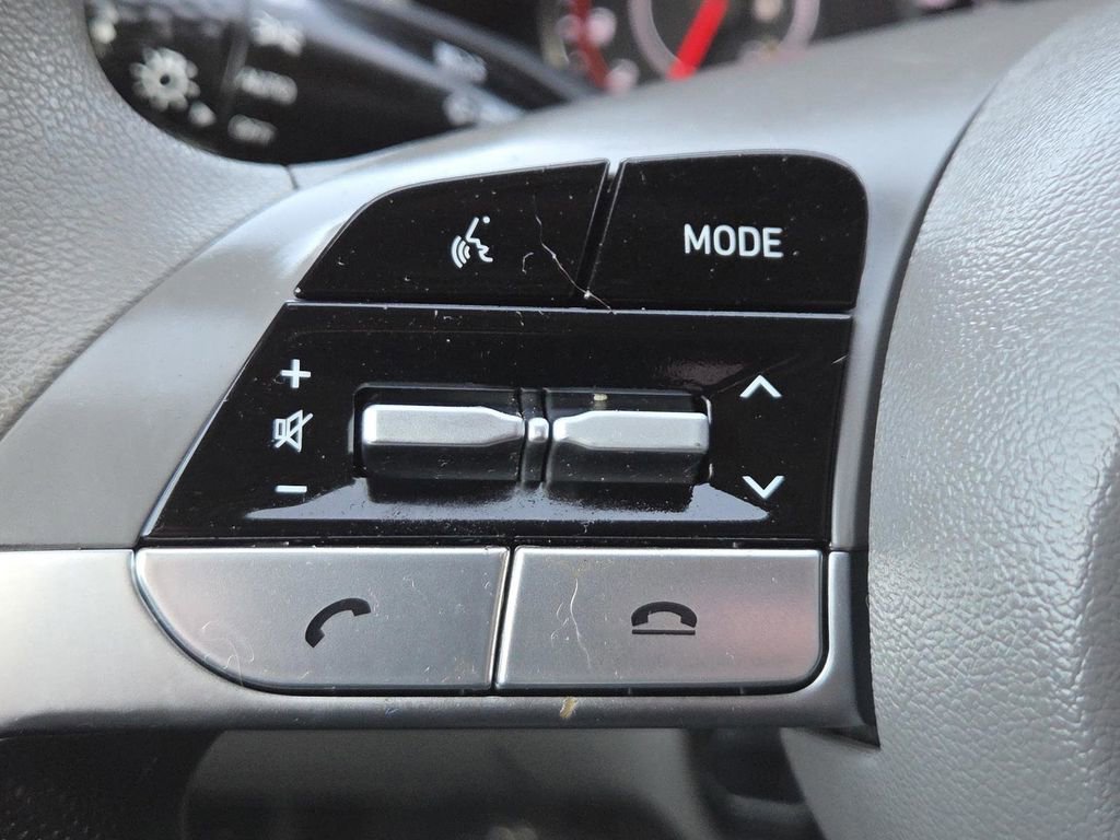 Used 2021 Hyundai Elantra SE image 27