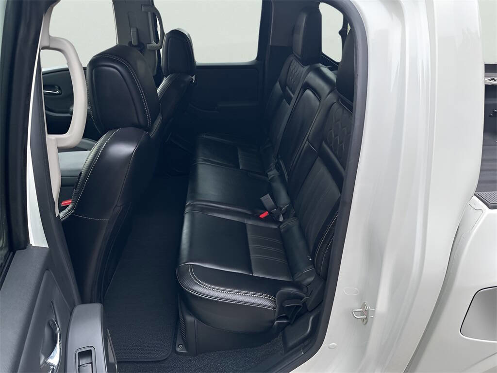 Used 2024 Nissan Frontier SL w/ Technology Package image 31