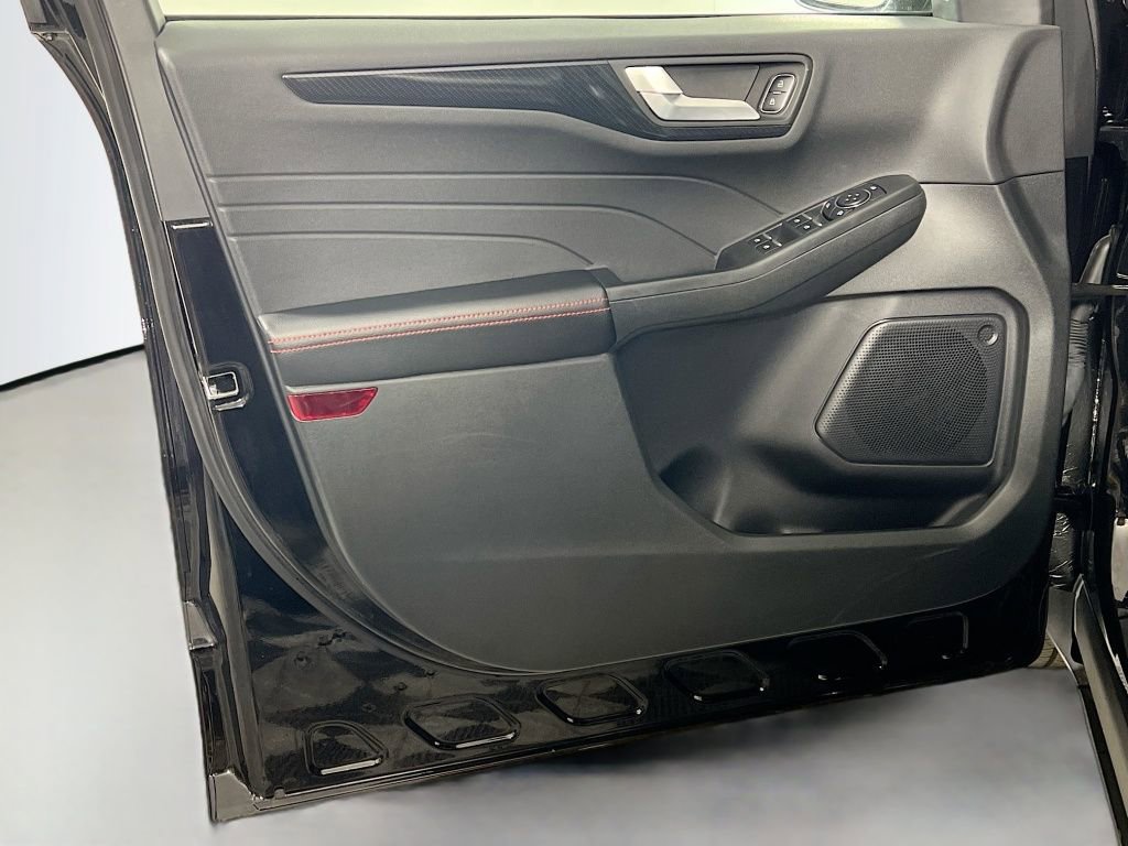 Used 2025 Ford Escape ST-Line image 17