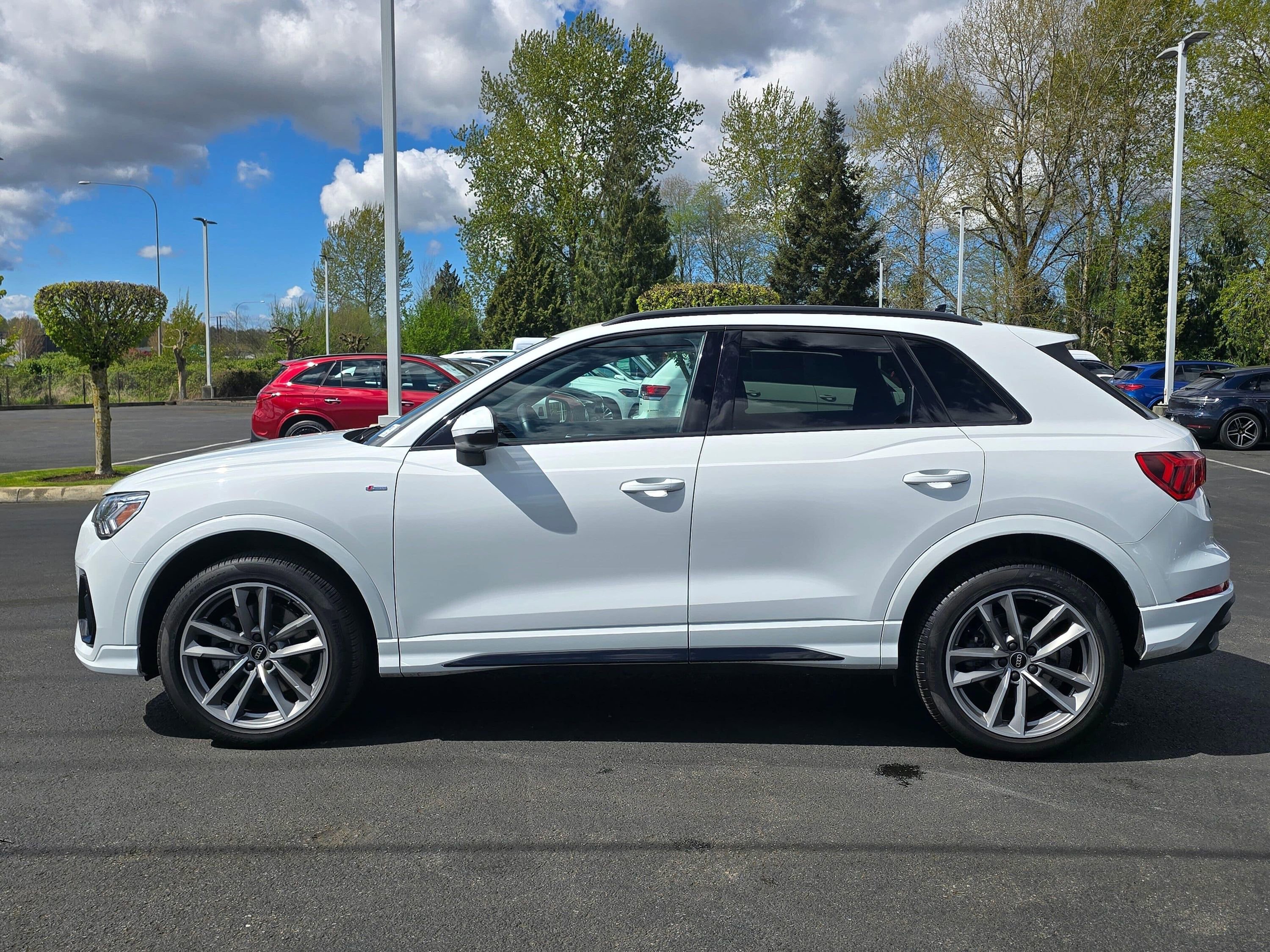 Used 2023 Audi Q3 2.0T Premium Plus w/ Premium Plus Package AWD/4WD image 2