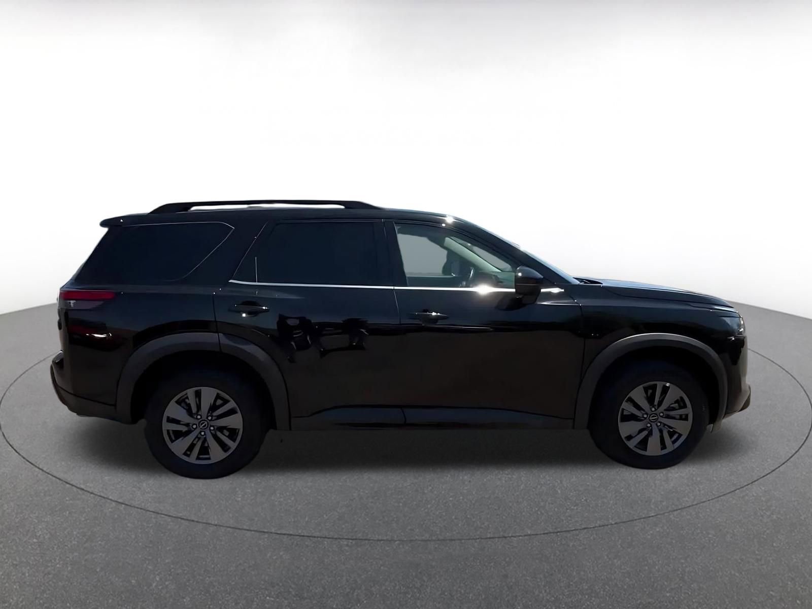 Used 2025 Nissan Pathfinder SV FWD image 16
