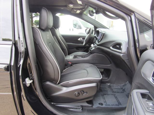 Used 2026 Chrysler Pacifica Limited w/ S Appearance Package image 21