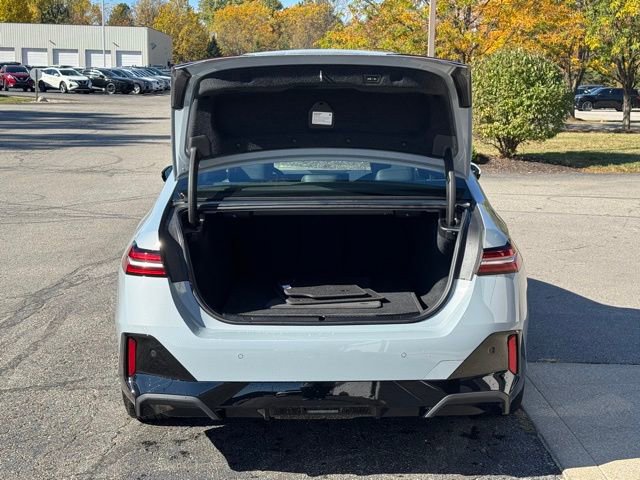 Certified 2024 BMW 530i xDrive w/ M Sport Package image 28