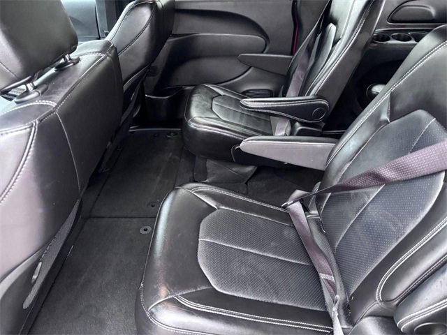 Used 2025 Chrysler Pacifica Select image 23