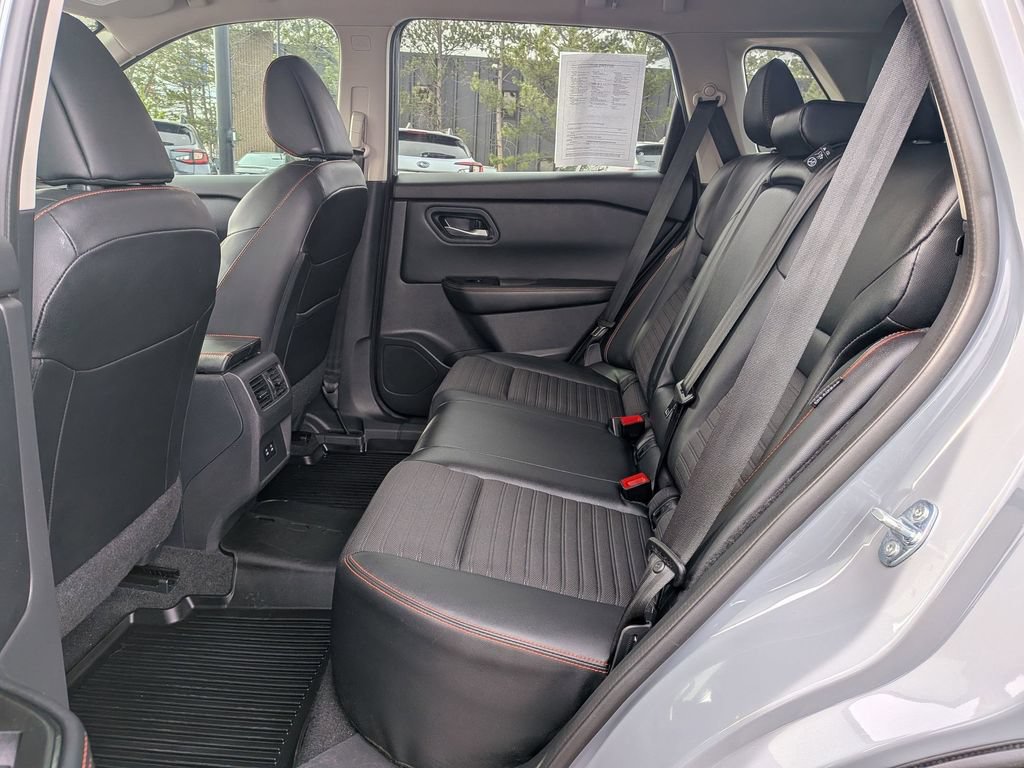 Used 2025 Nissan Rogue SV AWD/4WD image 19