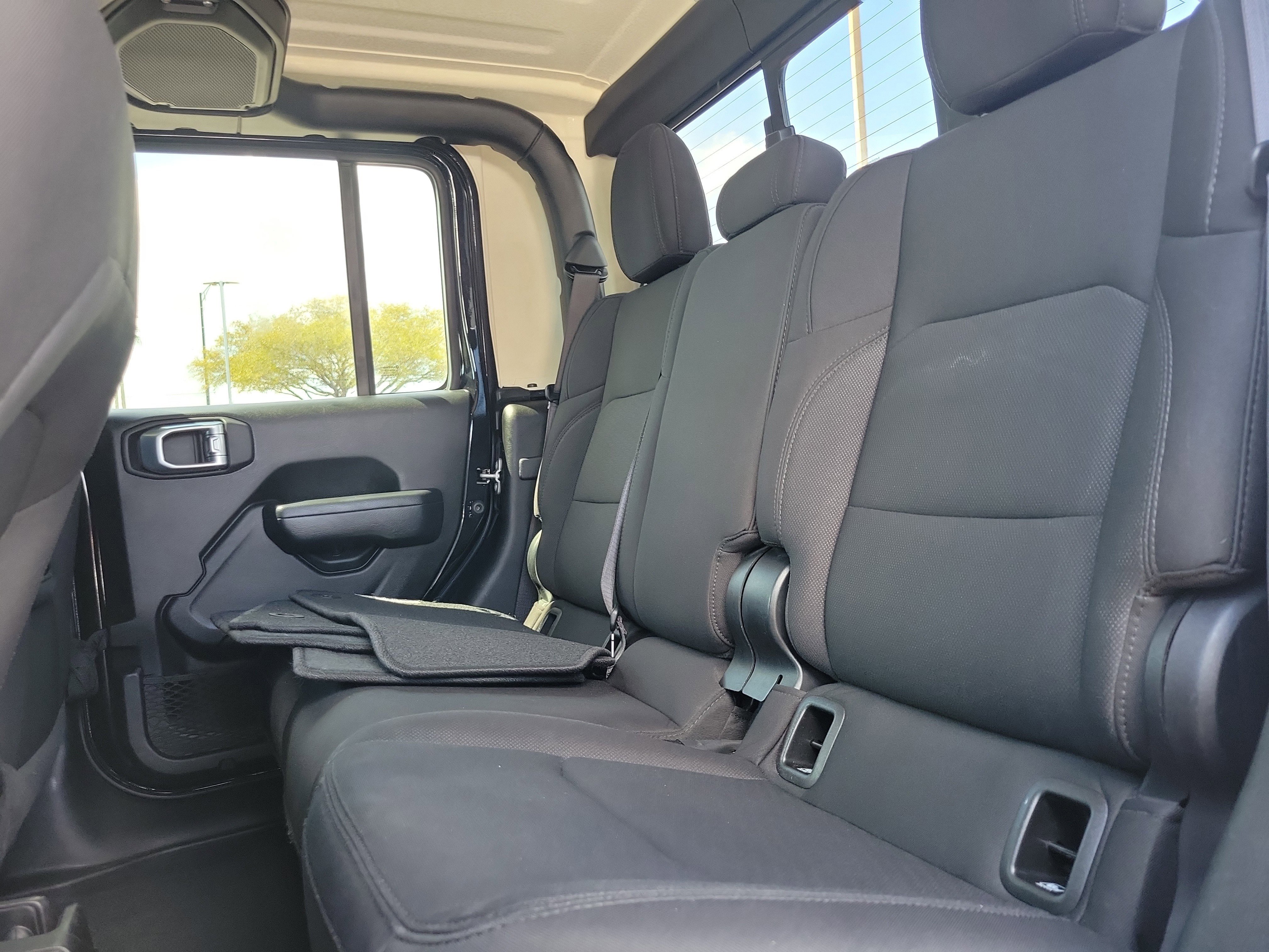 Used 2022 Jeep Gladiator Sport image 10