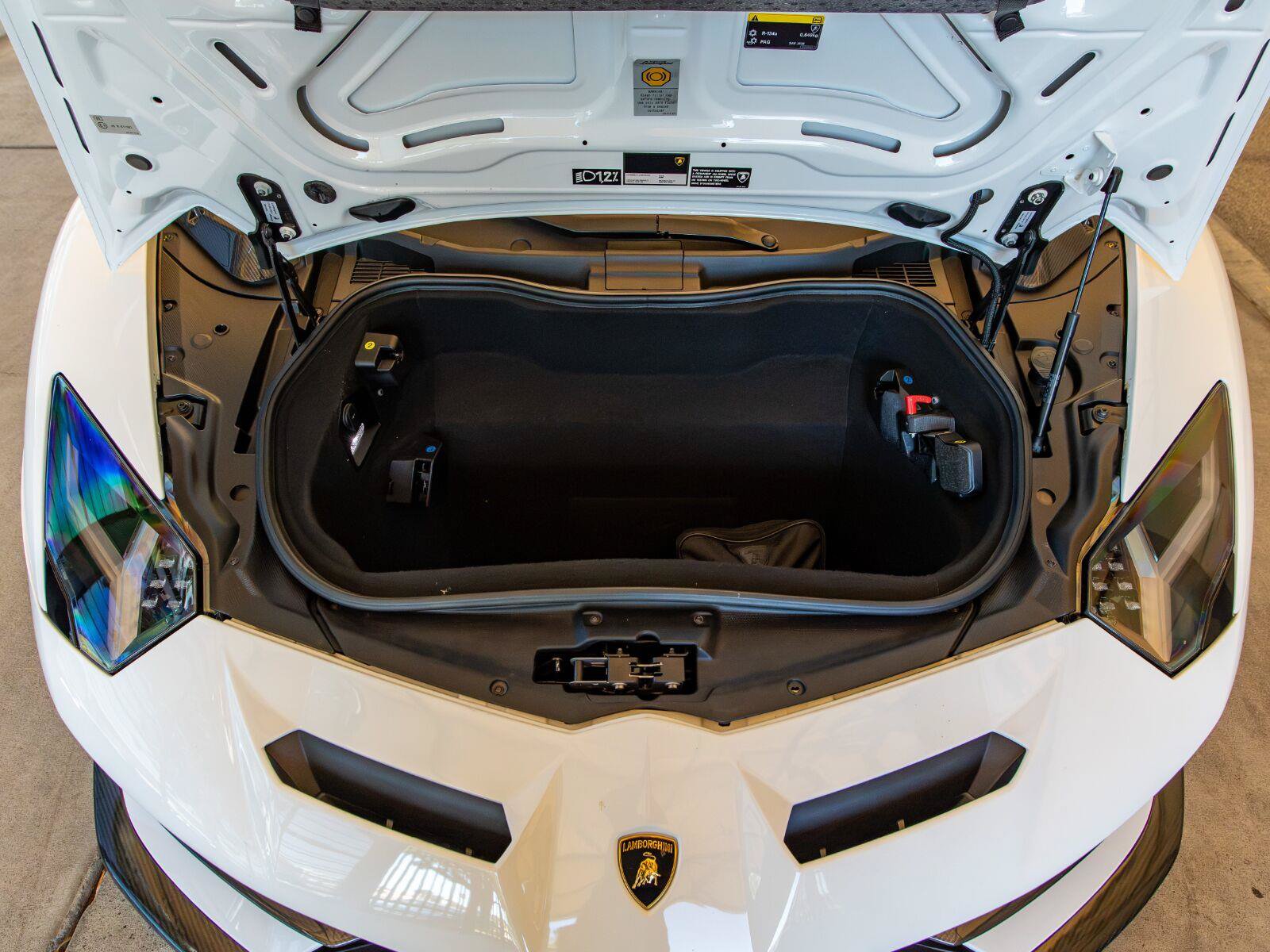 Used 2020 Lamborghini Aventador SVJ AWD/4WD image 40