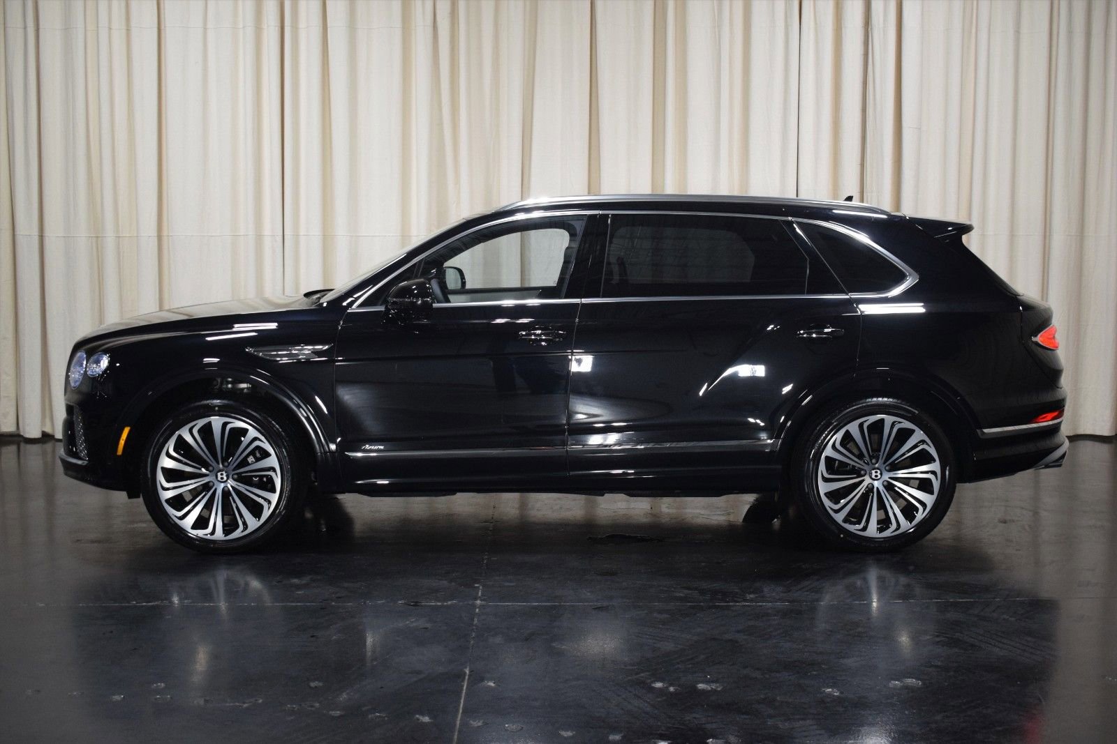 New 2024 Bentley Bentayga Extended Wheelbase image 11