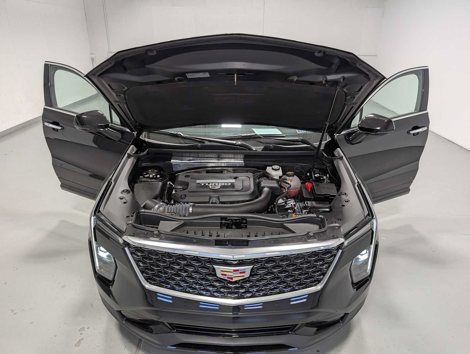 Certified 2024 Cadillac XT4 Premium Luxury w/ Cold Weather Package AWD/4WD image 14