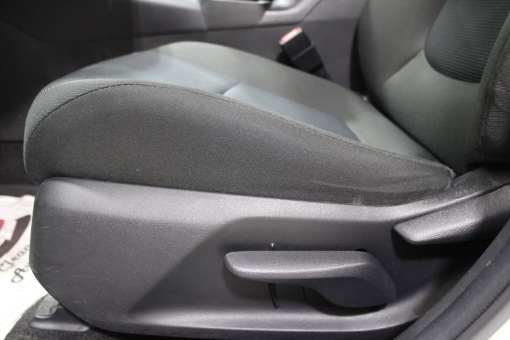 Used 2021 Toyota RAV4 LE image 20