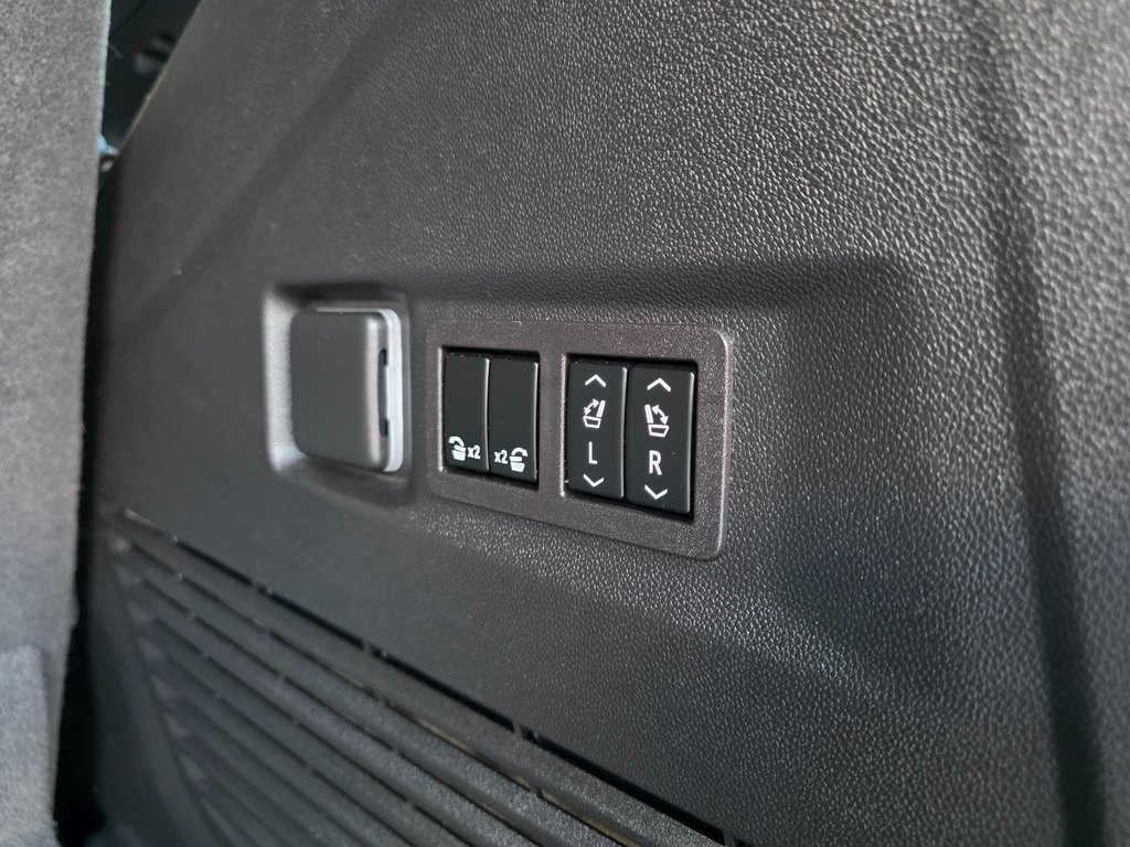 Used 2023 Chevrolet Tahoe Z71 w/ Z71 Off-Road Package image 29