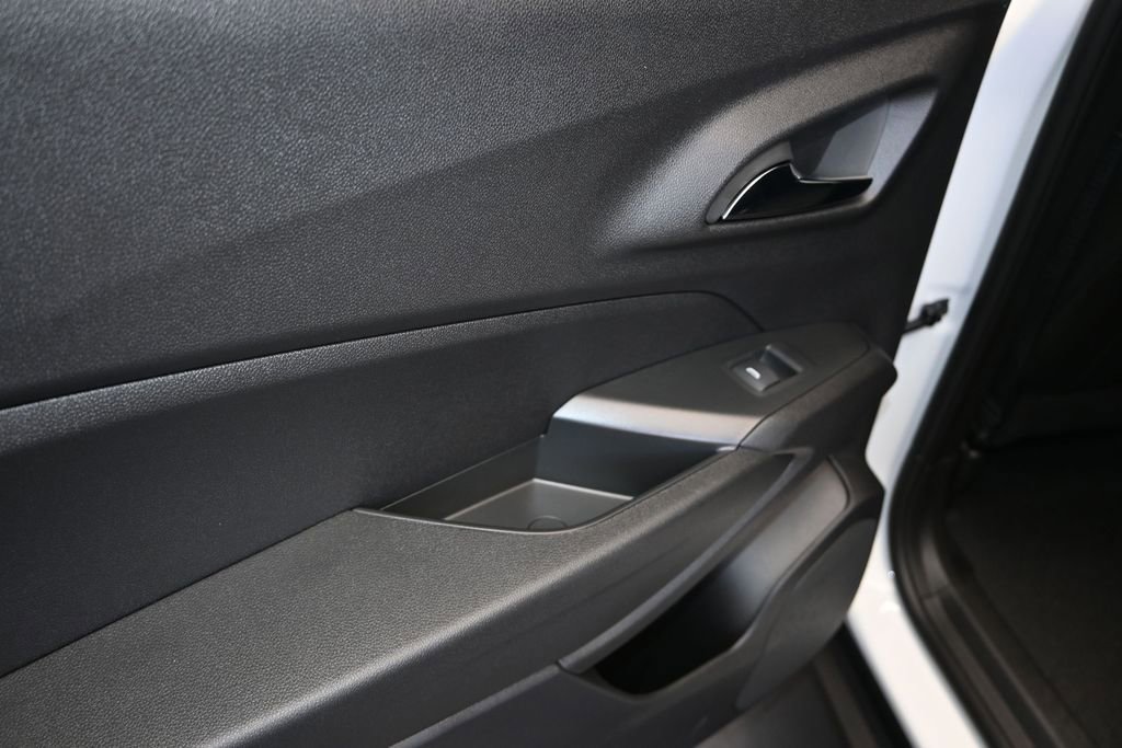 New 2026 Chevrolet Trax RS w/ Sunroof Package FWD image 15