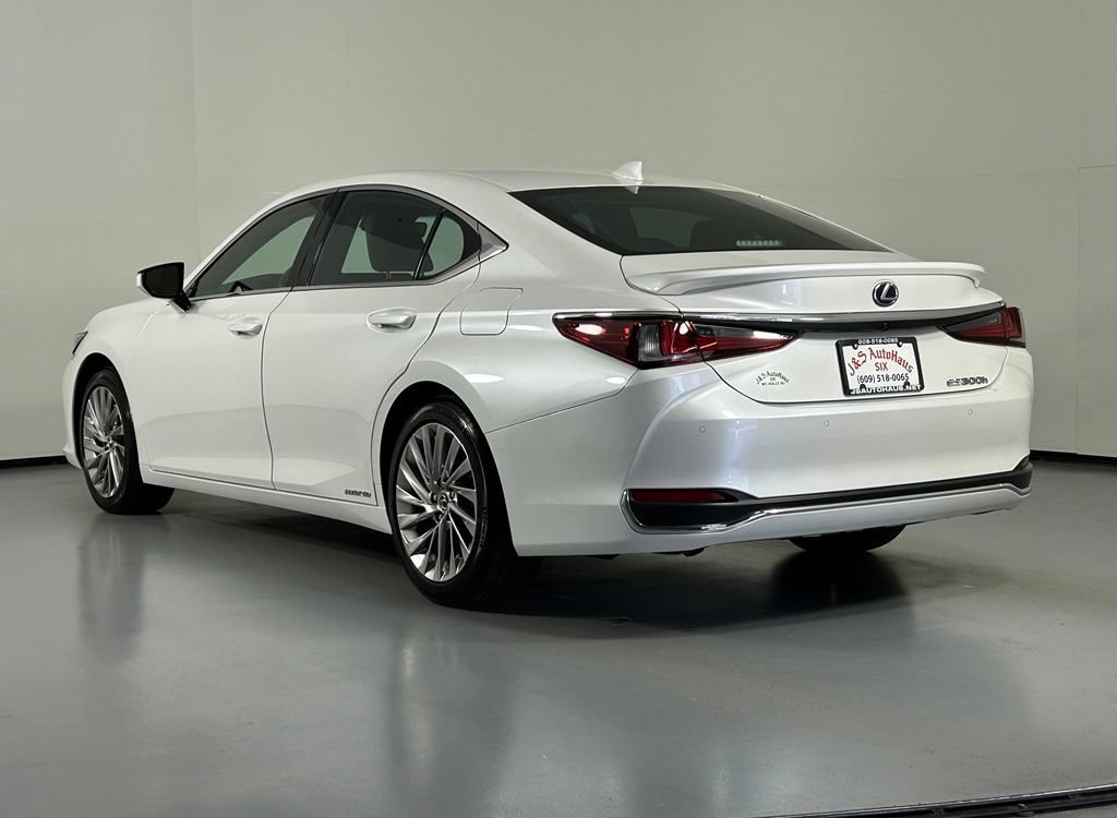 Used 2022 Lexus ES 300h w/ Luxury Package FWD image 6