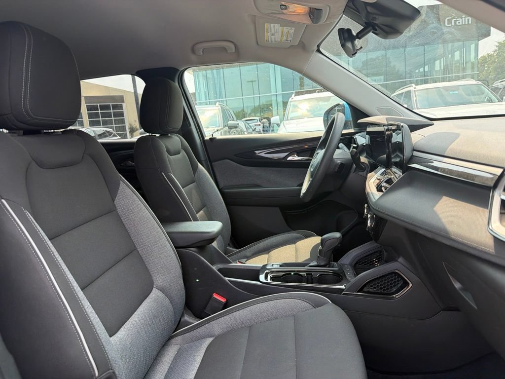 Used 2025 Chevrolet TrailBlazer LT FWD image 30