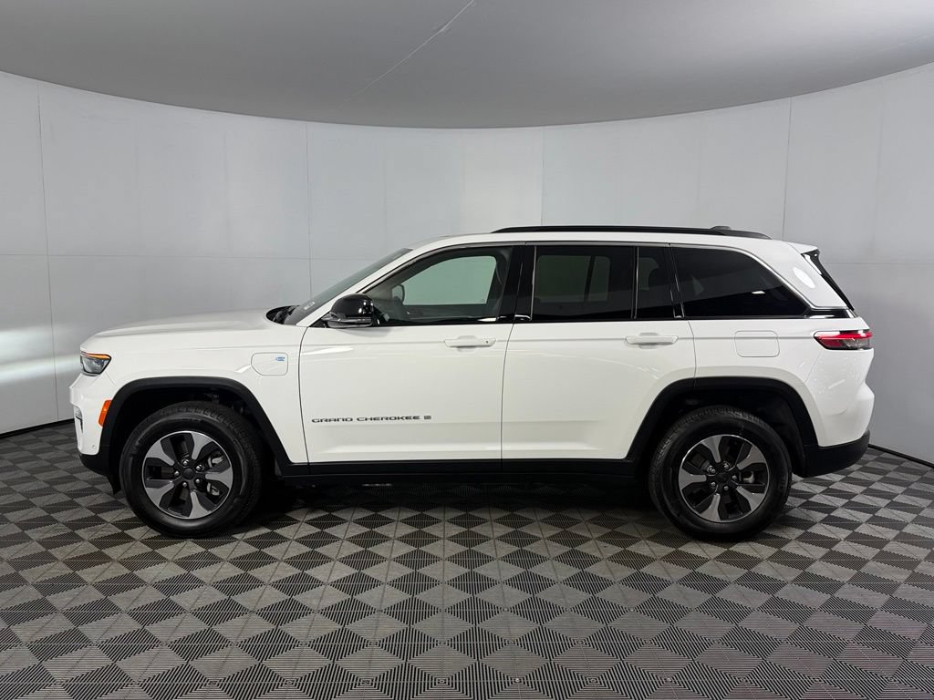 Used 2025 Jeep Grand Cherokee Limited 4xe w/ Luxury Tech Group II AWD/4WD image 10