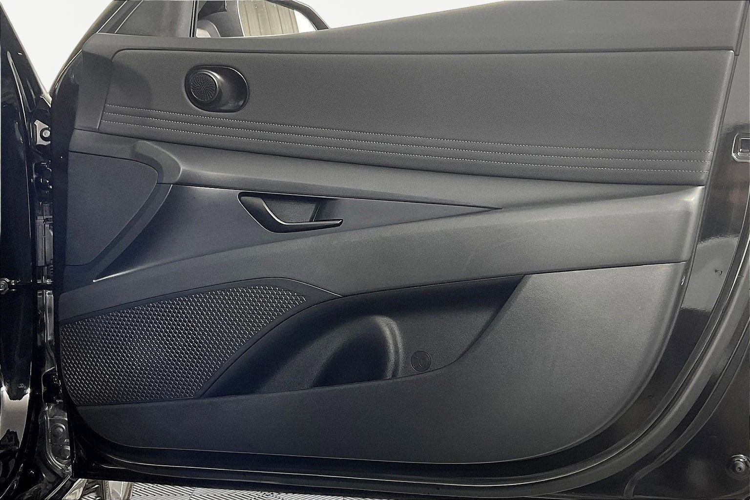 Used 2025 Hyundai Elantra Sport image 25