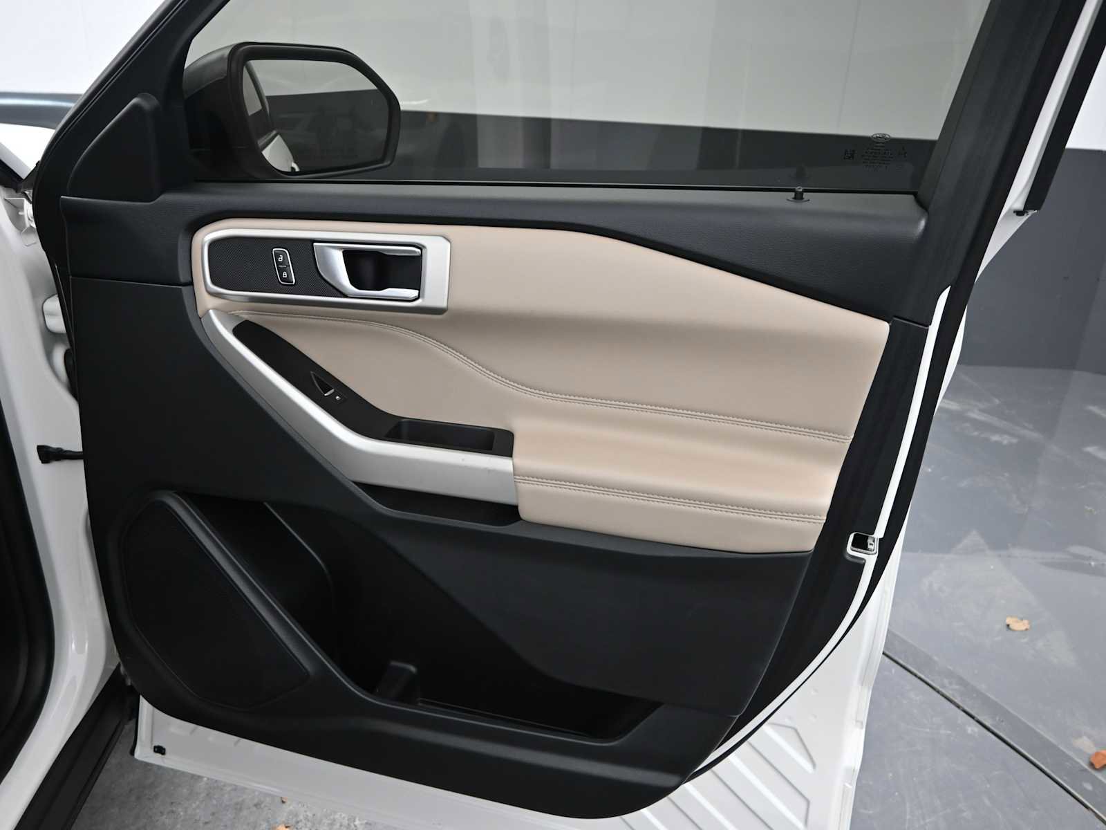 Used 2022 Ford Explorer XLT w/ Equipment Group 202A image 19