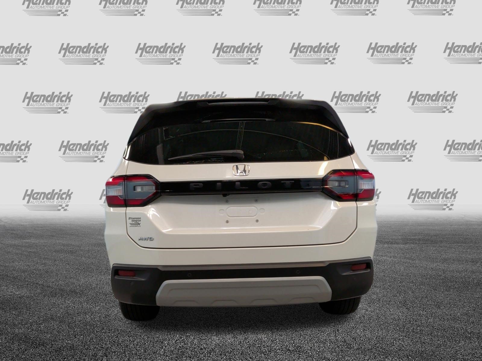 Used 2025 Honda Pilot EX-L image 10