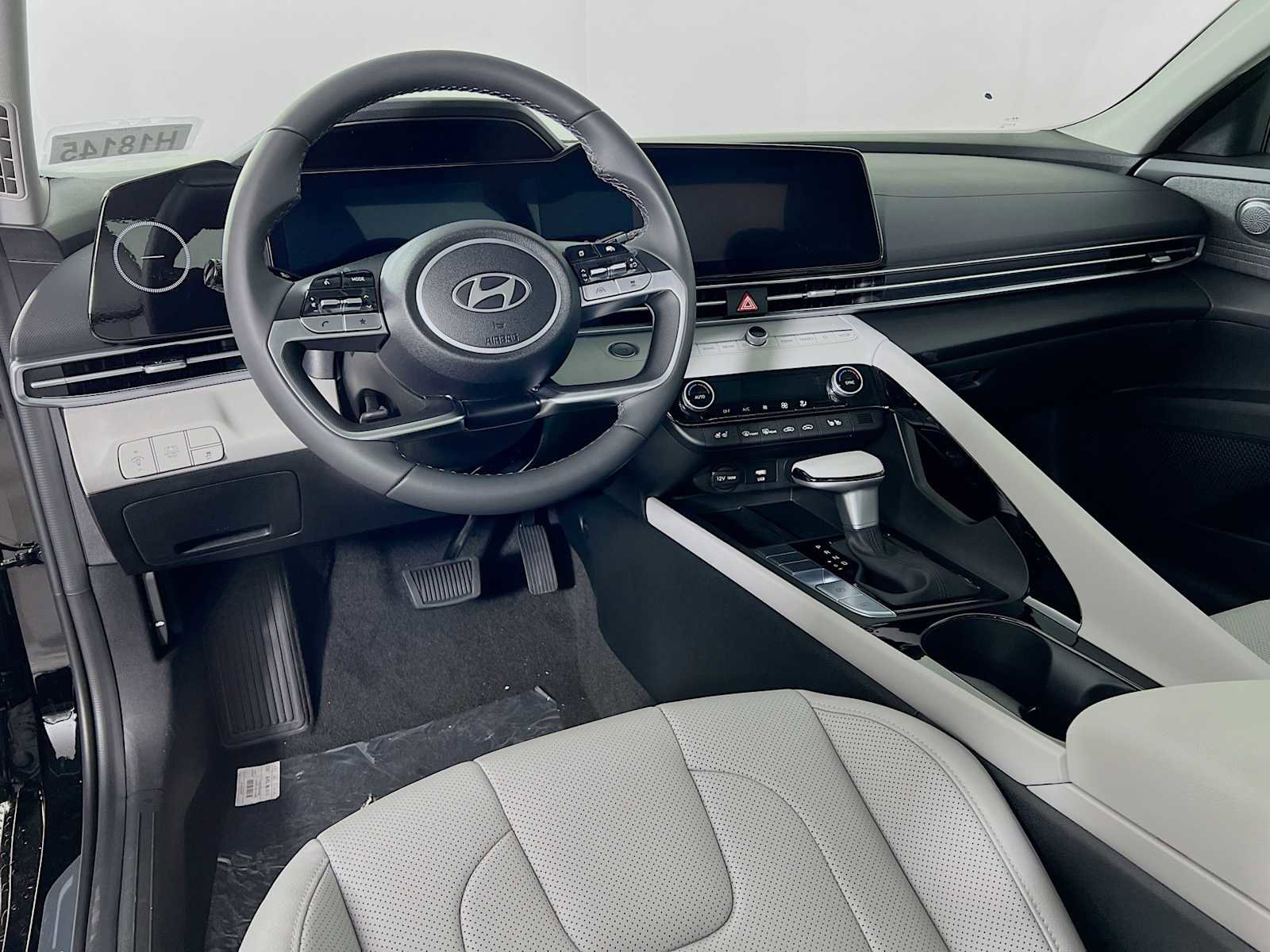 Used 2025 Hyundai Elantra Limited image 6