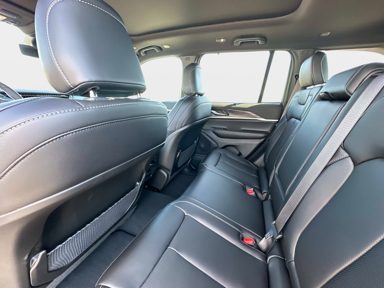 New 2025 Jeep Grand Cherokee Limited w/ Luxury Tech Group II AWD/4WD image 19