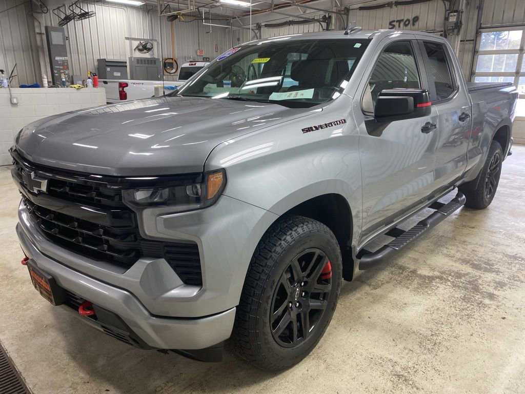 Used 2023 Chevrolet Silverado 1500 RST w/ Redline Edition AWD/4WD image 9