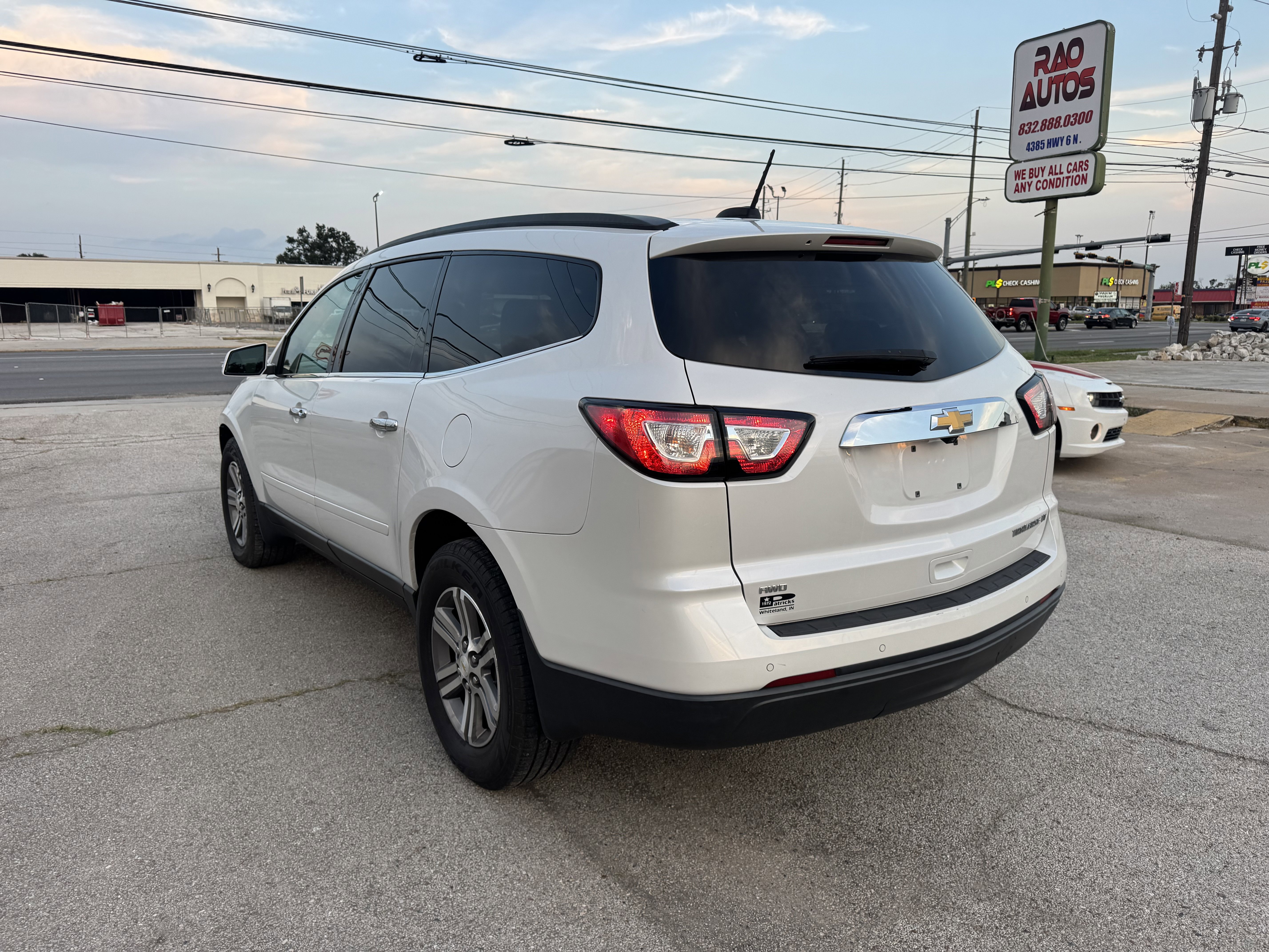 Used 2016 Chevrolet Traverse LT image 2