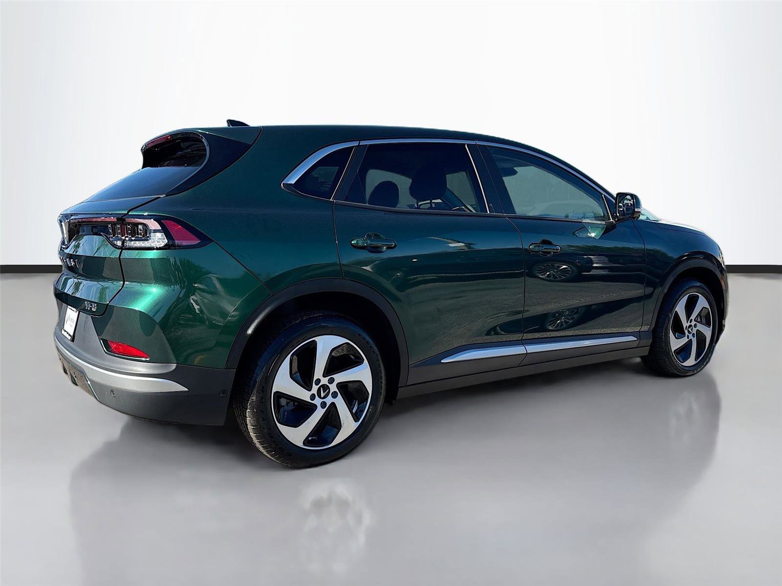 New 2025 VinFast VF 8 Eco image 7