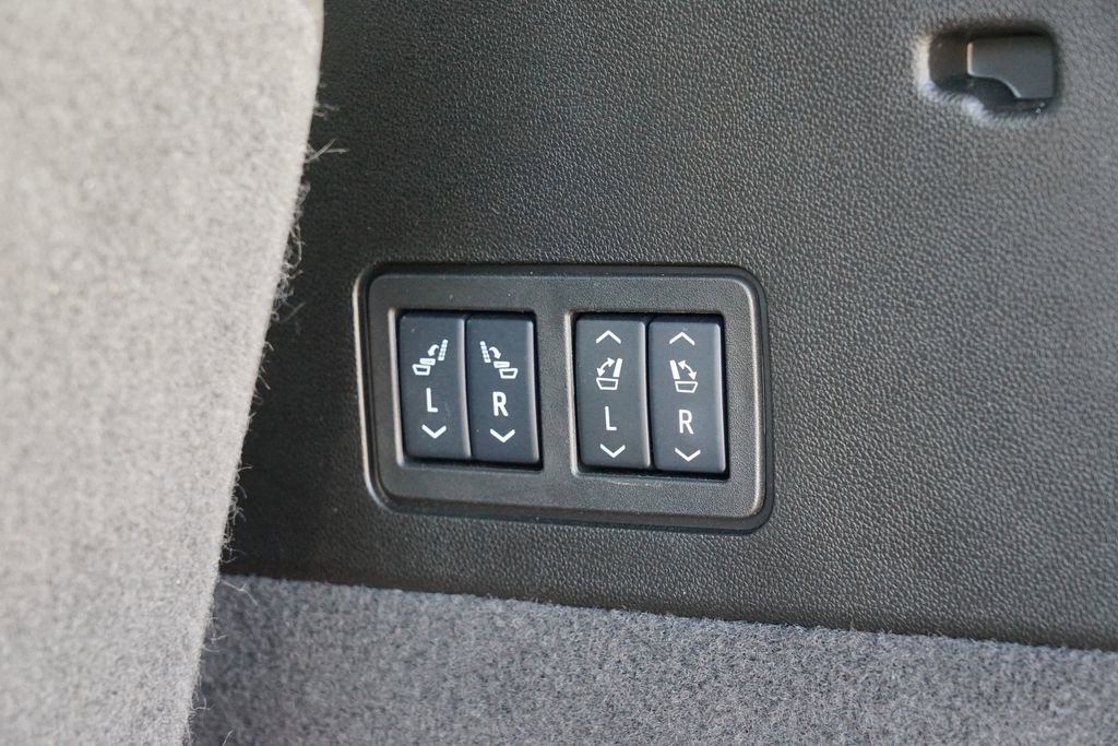 Used 2025 Cadillac XT6 Premium Luxury image 30