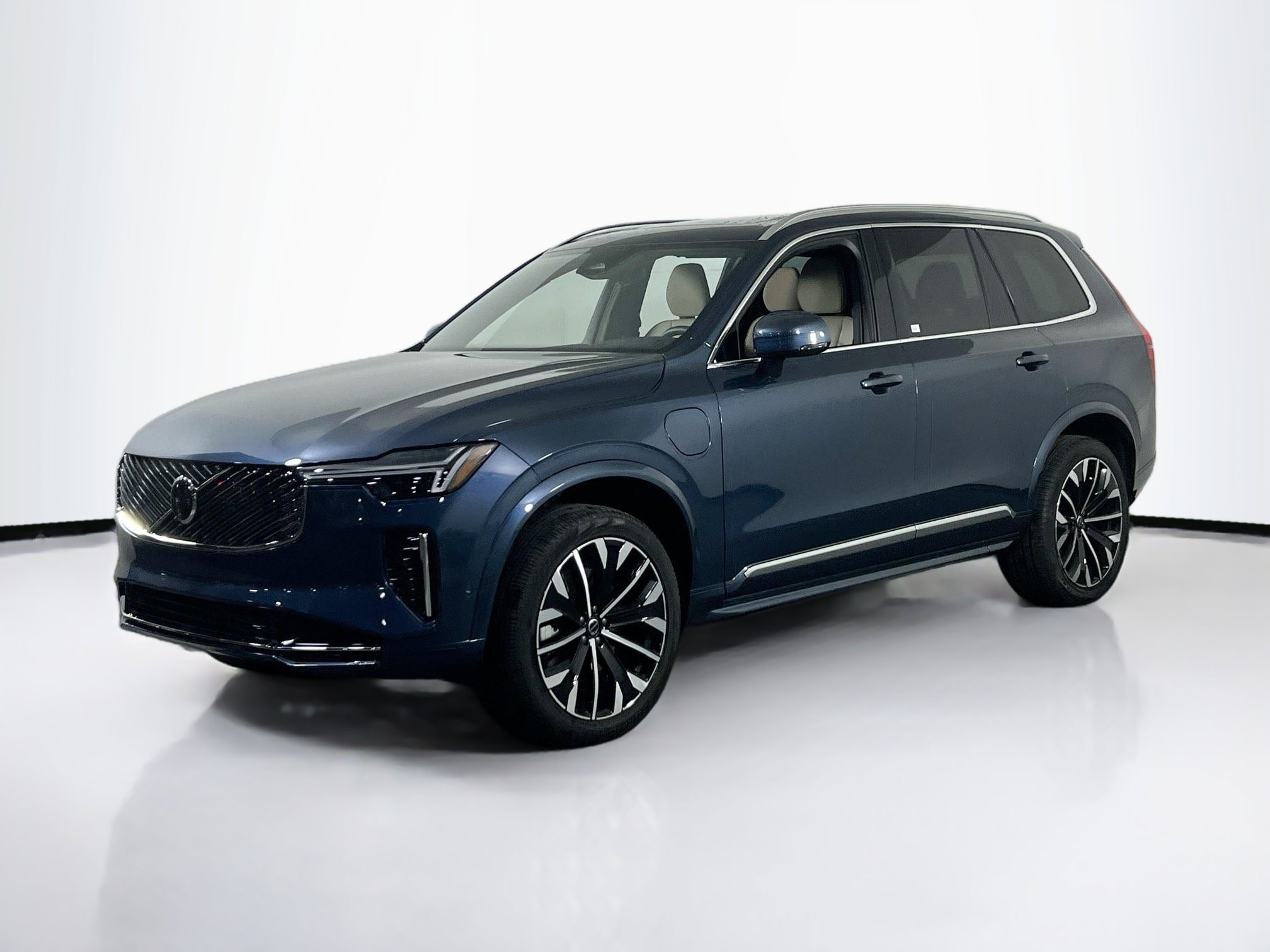 Used 2025 Volvo XC90 T8 Plus w/ Protection Package Premier