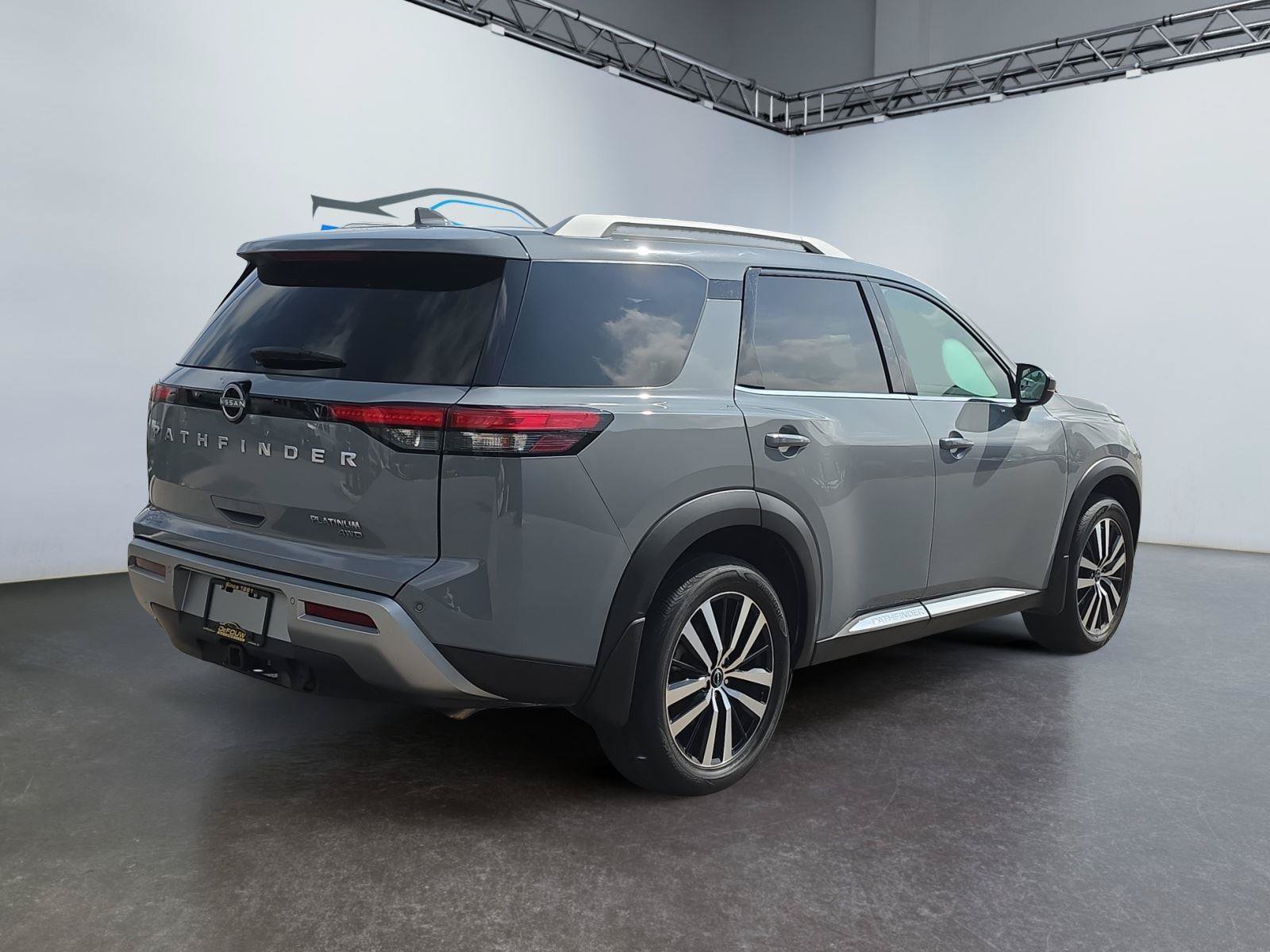 Used 2024 Nissan Pathfinder Platinum AWD/4WD image 3