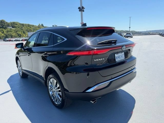 Certified 2023 Toyota Venza XLE AWD/4WD image 9