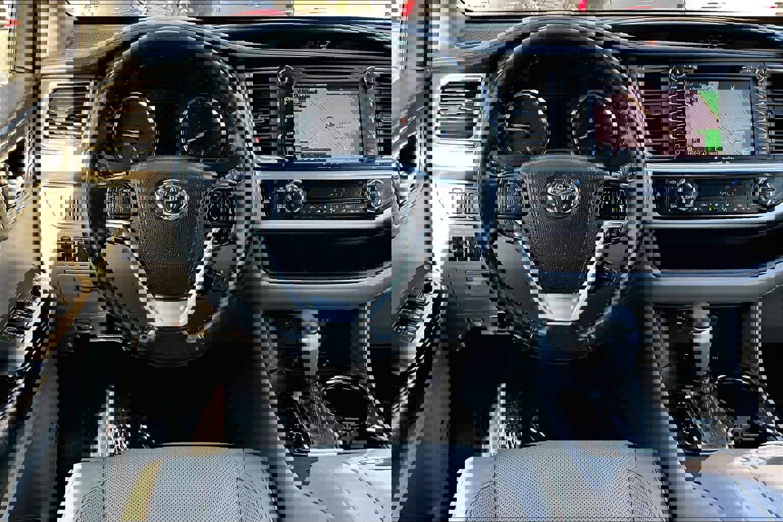 Used 2017 Toyota Highlander Limited Platinum image 5