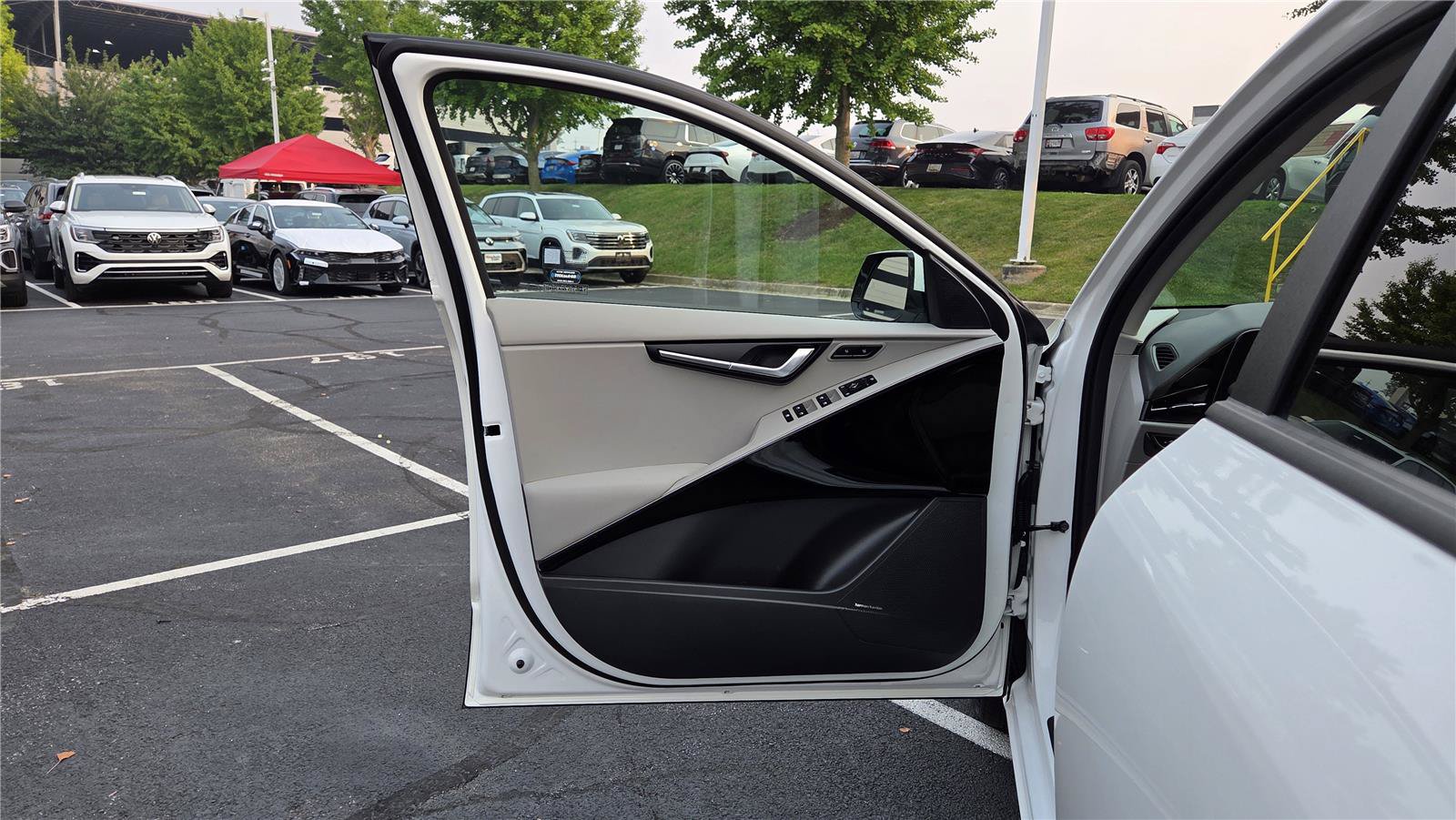 Certified 2024 Kia Niro Wave w/ Wave Preserve Package FWD image 13