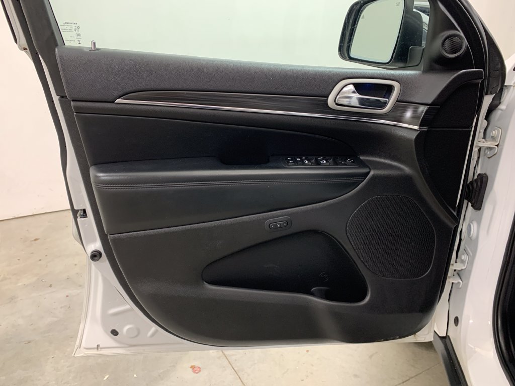Used 2020 Jeep Grand Cherokee Limited AWD/4WD image 18