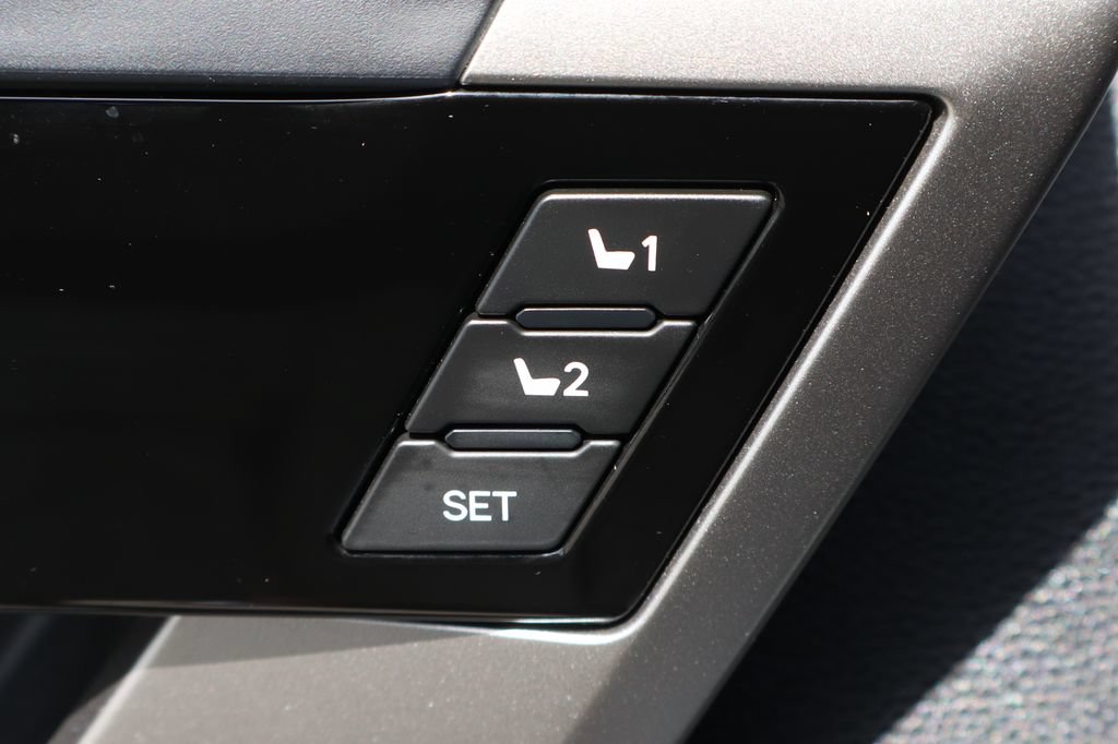Used 2024 Toyota Tundra Limited AWD/4WD image 19