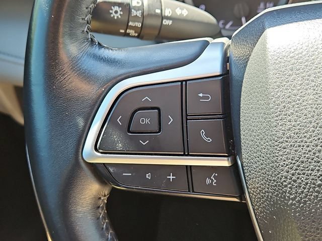 Used 2023 Toyota Highlander LE FWD image 17
