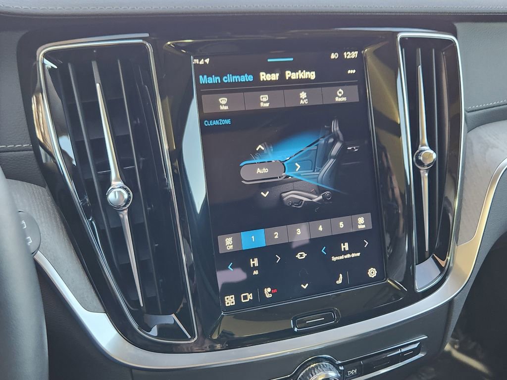 Used 2025 Volvo V60 B5 Cross Country Ultra image 9