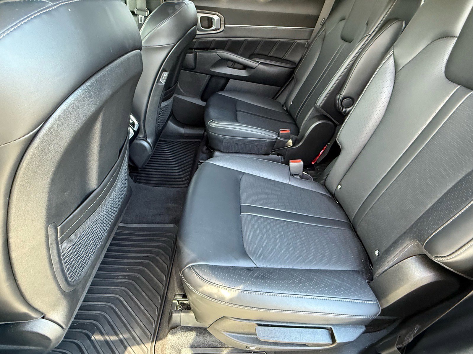 Used 2025 Kia Sorento SX image 12