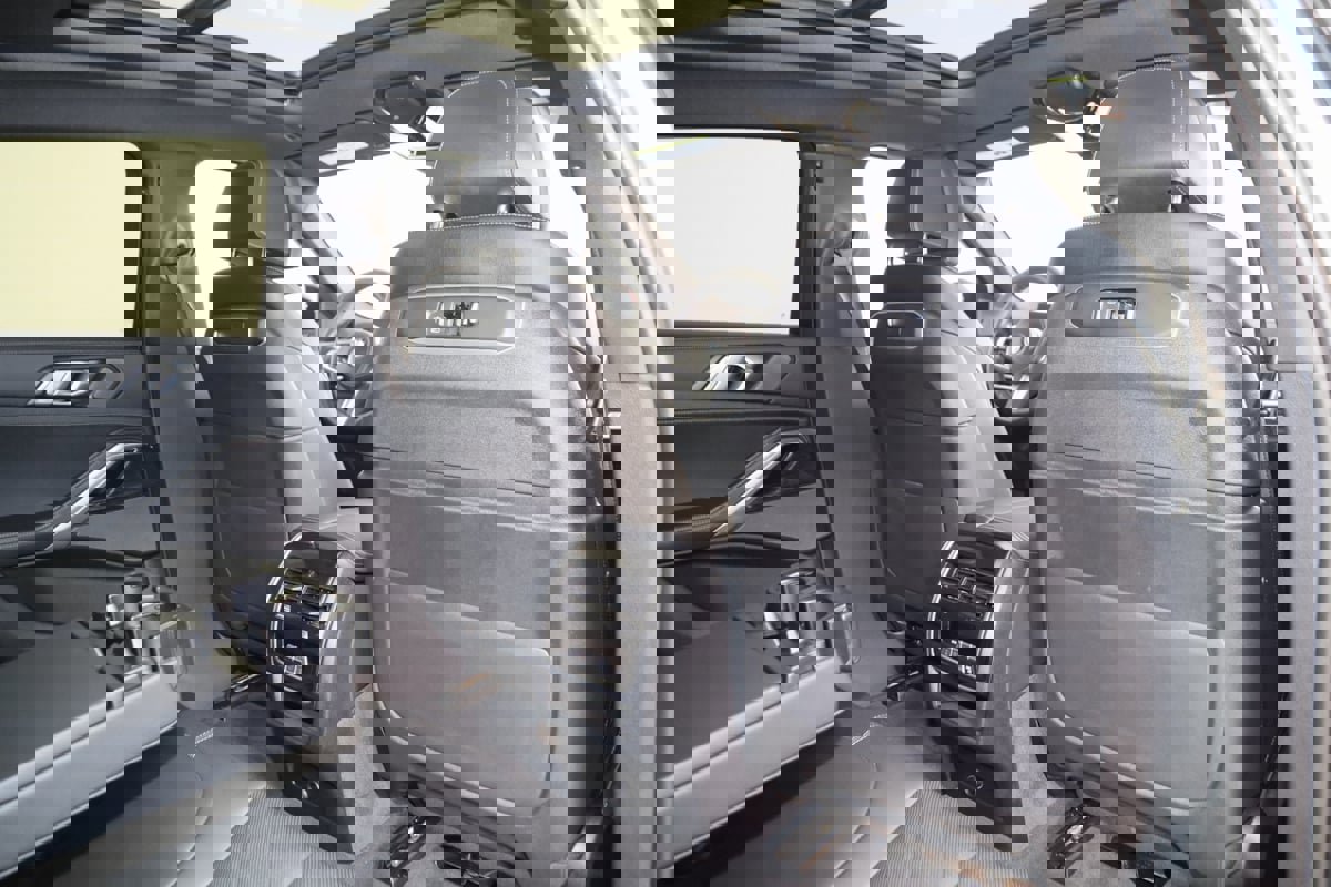 Used 2024 BMW X6 xDrive40i w/ Premium Package image 57