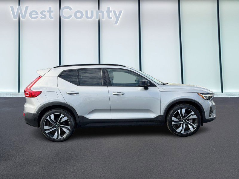 Certified 2023 Volvo XC40 B5 Ultimate w/ Protection Package Premier AWD/4WD image 2