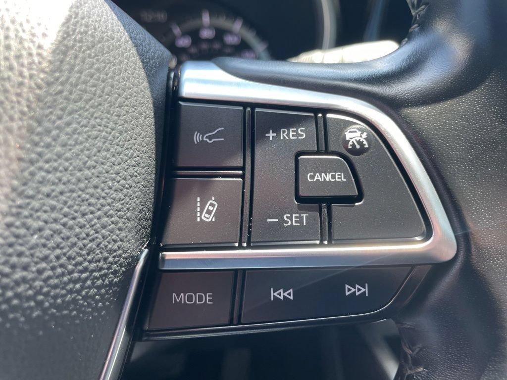 Used 2021 Toyota Highlander XLE AWD/4WD image 17