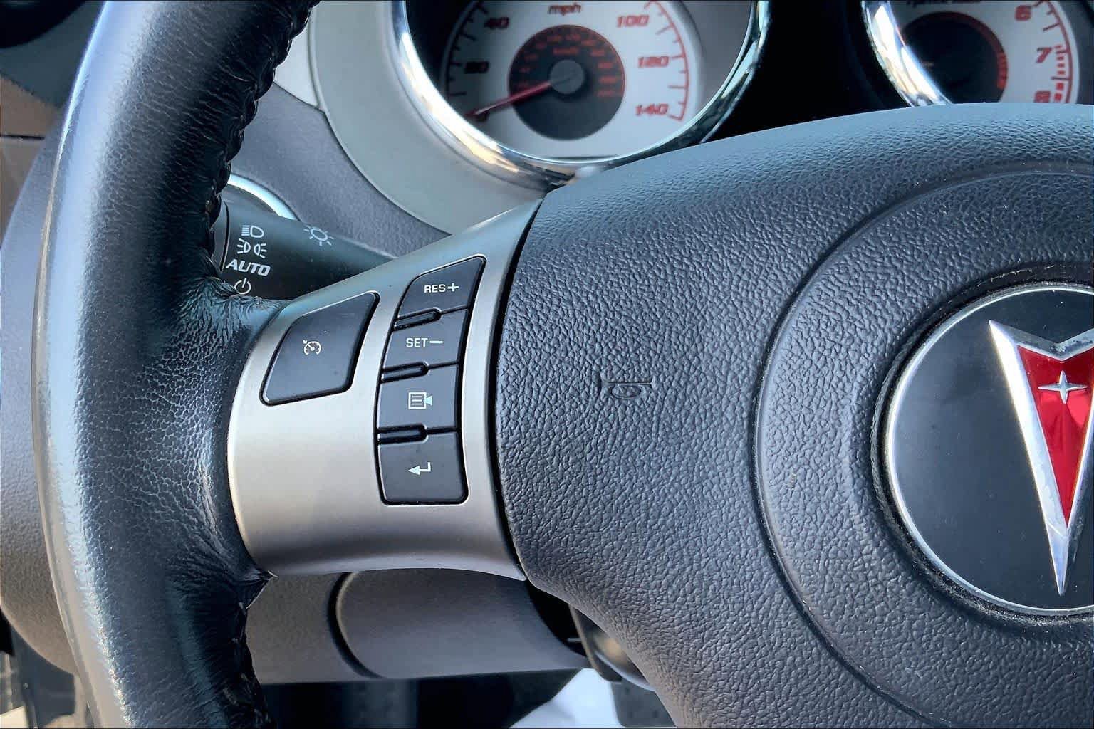 Used 2007 Pontiac Solstice Convertible w/ Premium Package RWD image 19