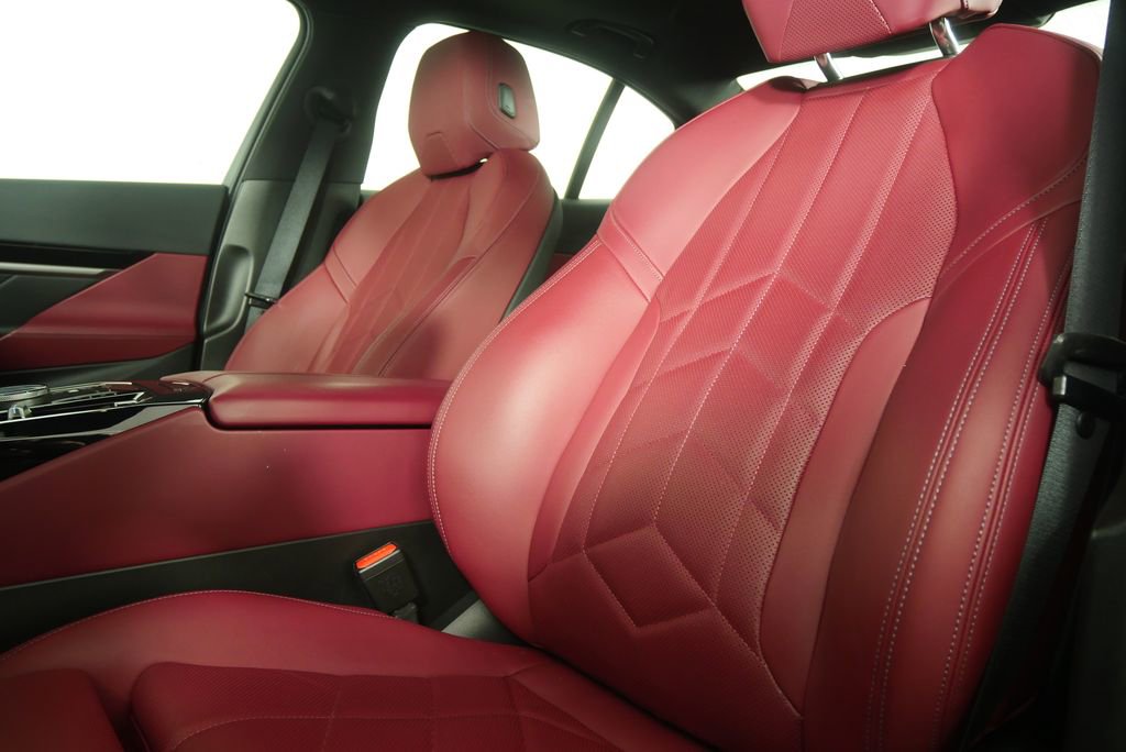 Certified 2025 BMW 530i RWD image 9