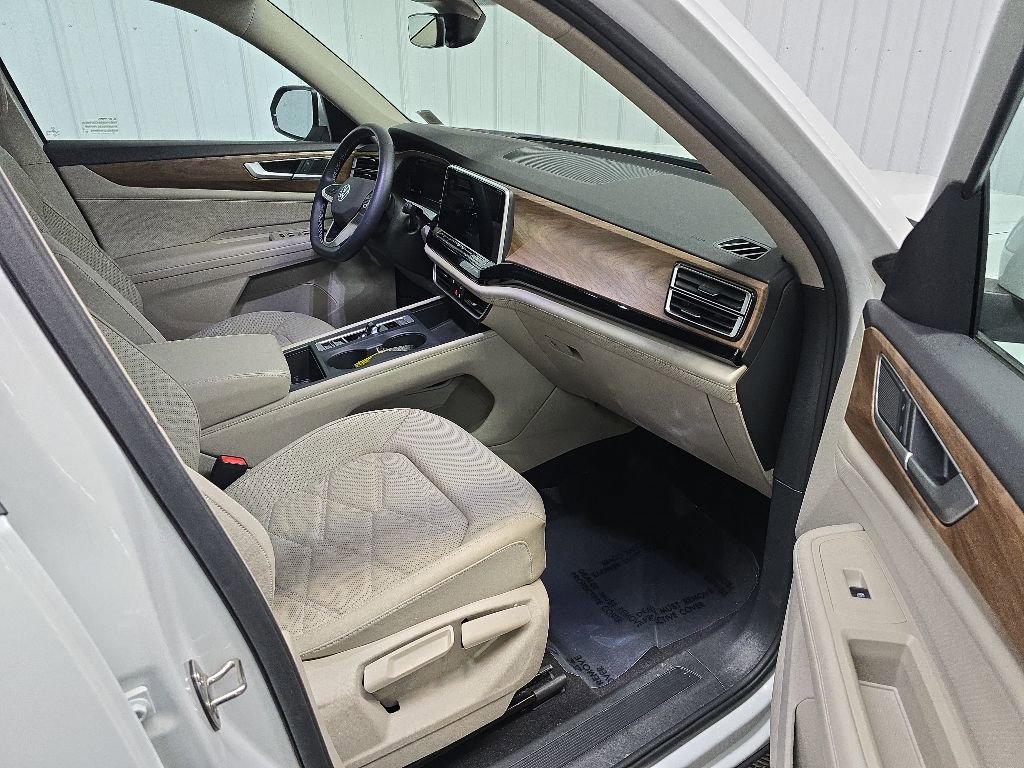 Used 2024 Volkswagen Atlas SE AWD/4WD image 15