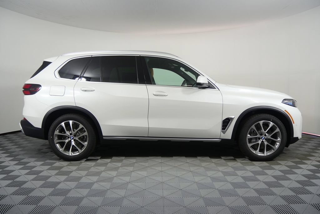 Used 2026 BMW X5 xDrive50e AWD/4WD image 3