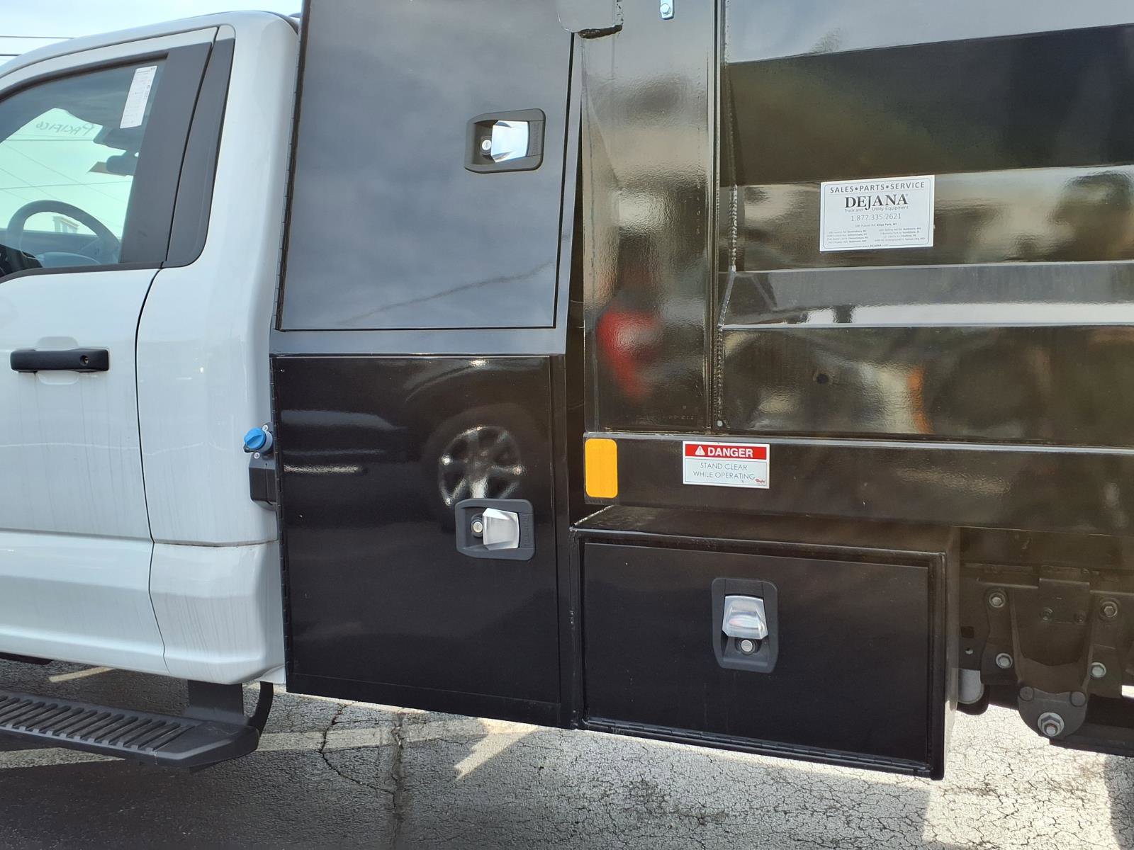 Used 2023 Ford F550 4x4 Regular Cab Super Duty image 16