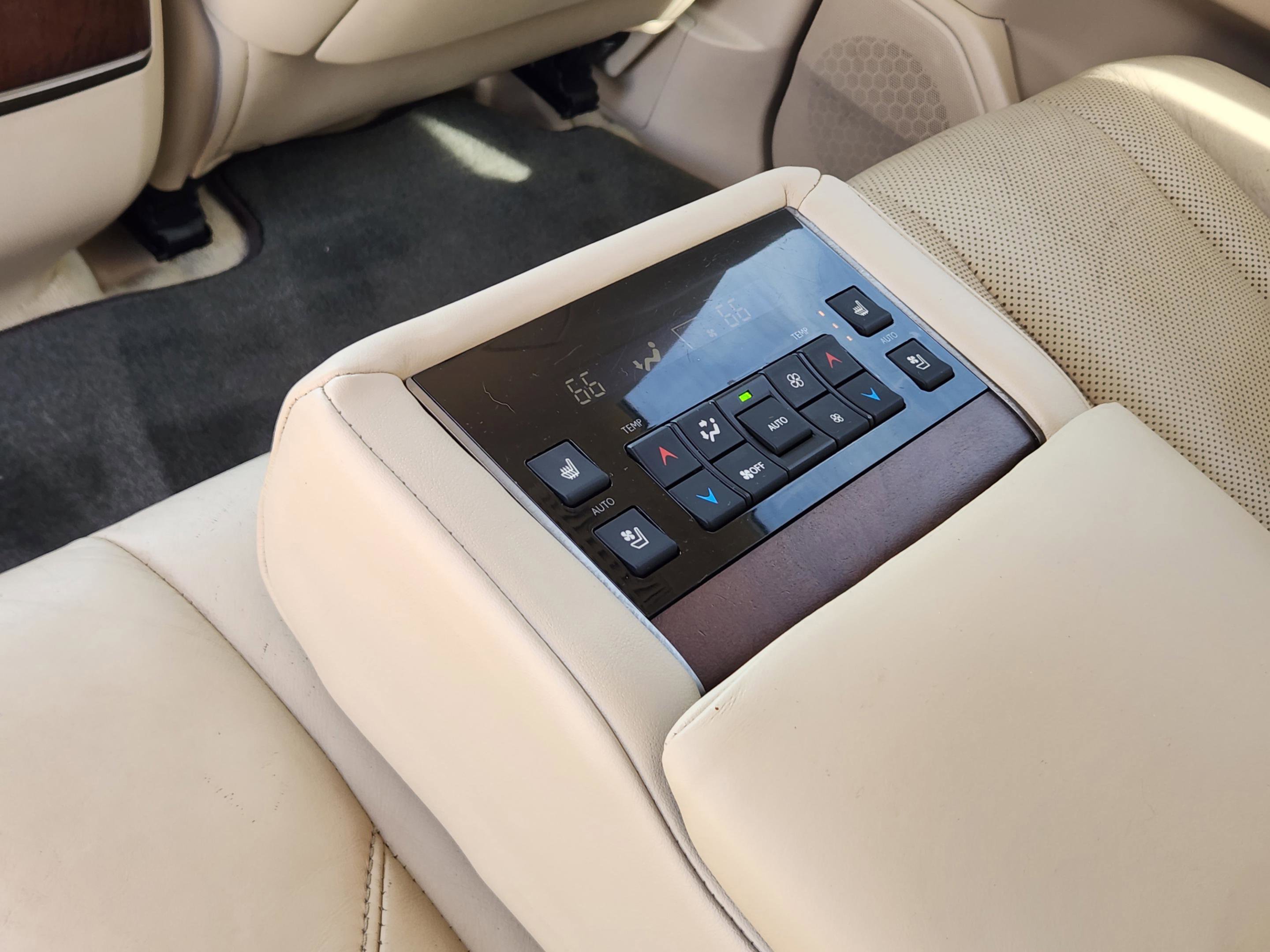 Used 2018 Lexus LX 570 4WD w/ Luxury Package image 30