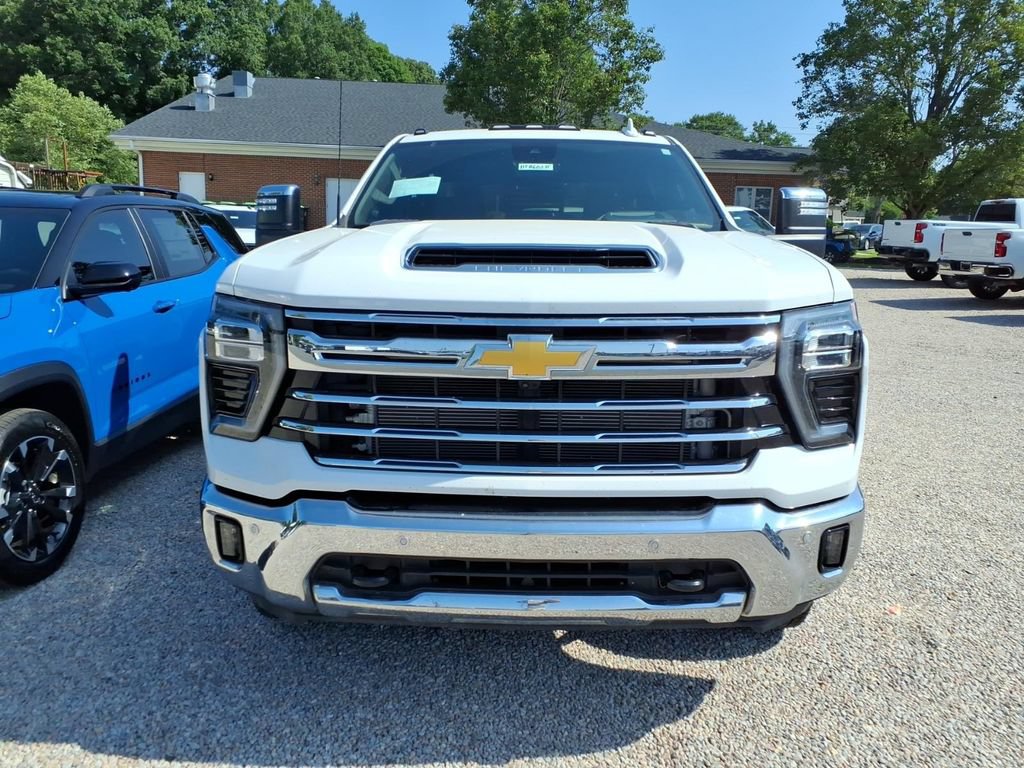 Used 2024 Chevrolet Silverado 3500 LTZ w/ LTZ Plus Package AWD/4WD image 10